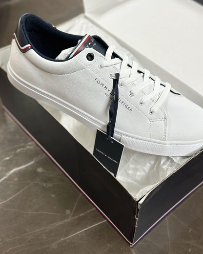 Tommy Essential leather