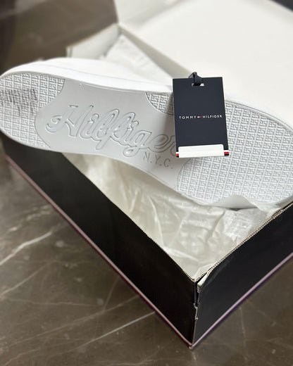 Tommy Essential leather